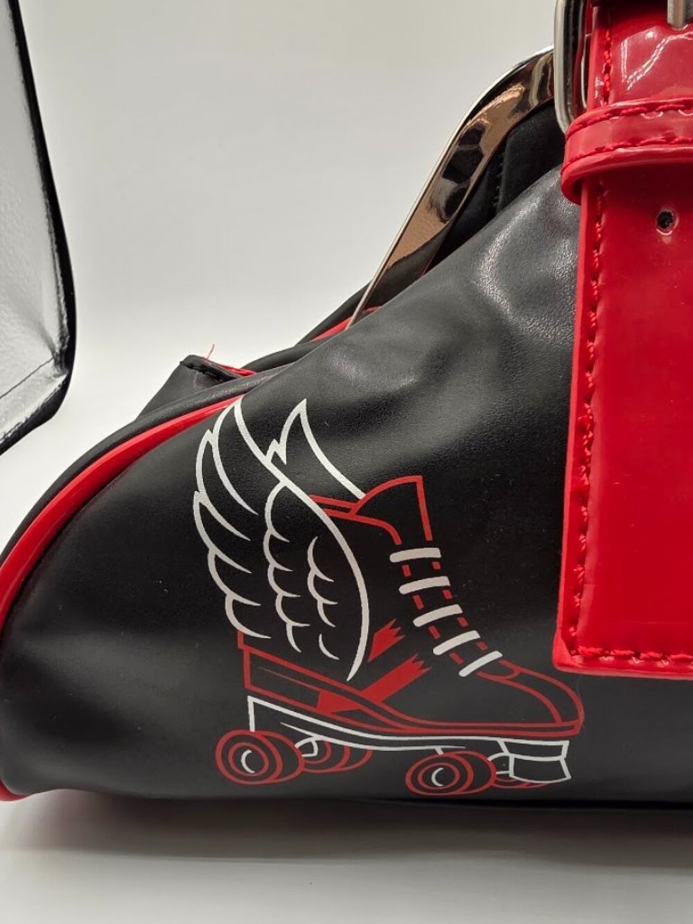 Sourpuss Retro Design Roller Derby Winged Flying Skate Handbag - Picture 4 of 13